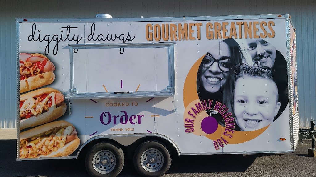 Diggity Dawgs | restaurant | 2803 N 22nd St, Decatur, IL 62526, USA | 2173876178 OR +1 217-387-6178