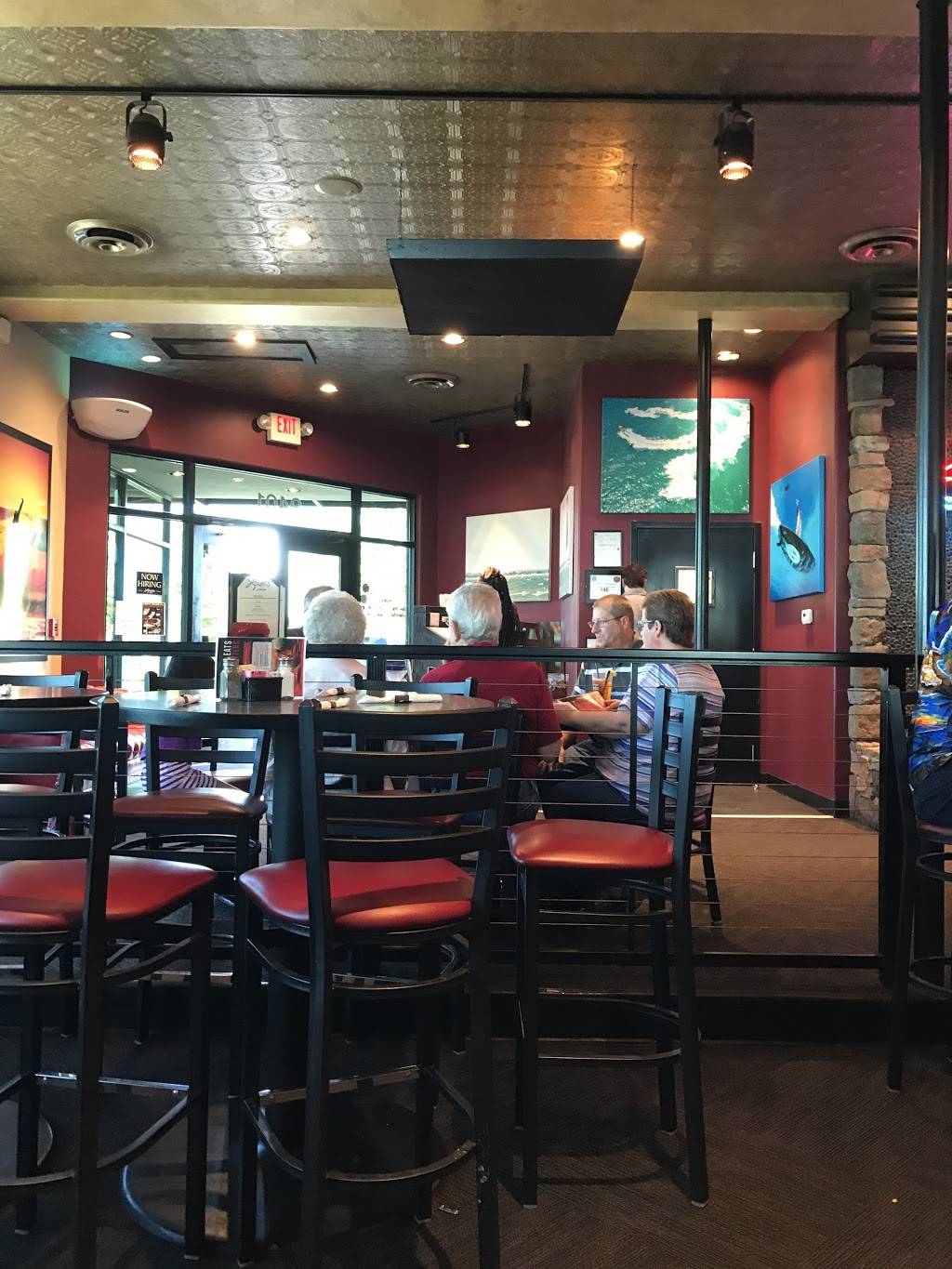 Louies Grill & Bar | restaurant | 9401 Lake Hefner Pkwy, Oklahoma City, OK 73120, USA | 4057512298 OR +1 405-751-2298