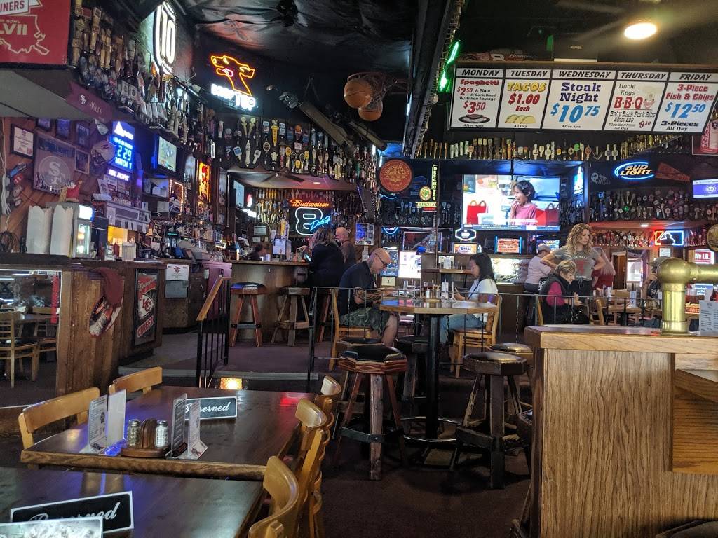 Wooden Chicken Pub | restaurant | 12500 NE Sandy Blvd, Portland, OR 97230, USA | 5032538893 OR +1 503-253-8893