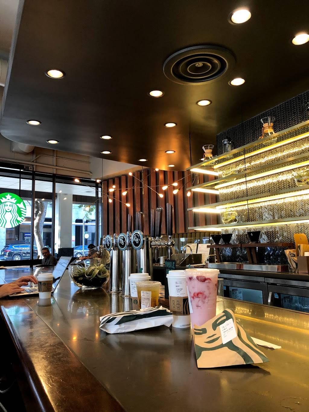 Starbucks | cafe | 1003 L St, Sacramento, CA 95814, USA | 9169300140 OR +1 916-930-0140