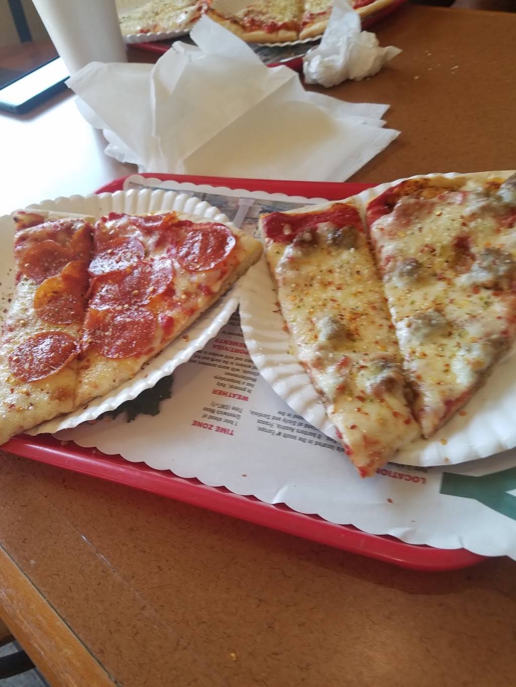 Gigios Pizzeria | restaurant | 1603 Oakton Street, Des Plaines, IL 60018, USA | 8472985700 OR +1 847-298-5700