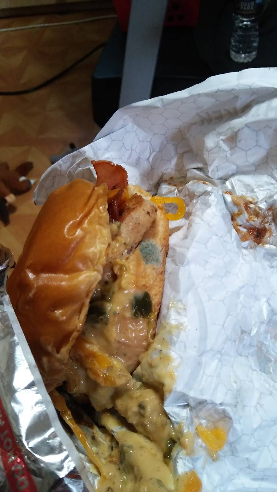 Wendys | restaurant | 1017 W Crawford Ave, Connellsville, PA 15425, USA | 7246283373 OR +1 724-628-3373