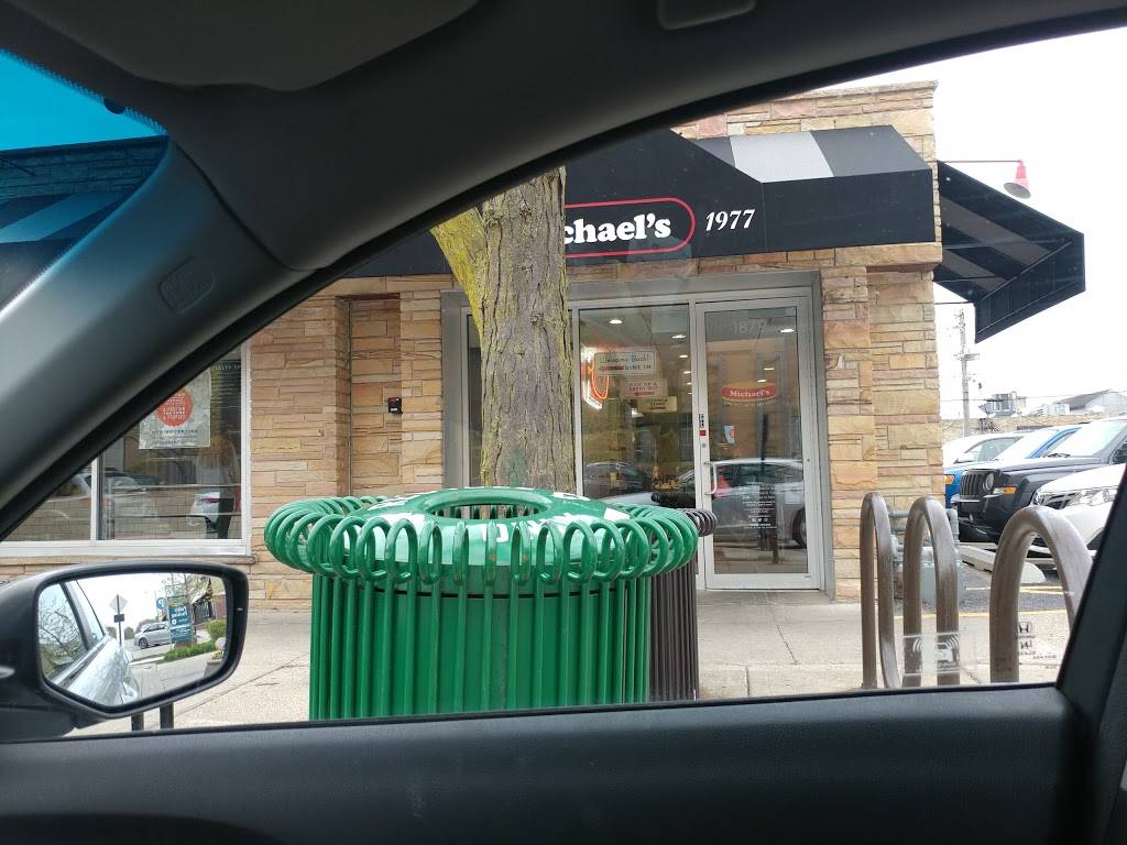 Michaels Chicago-Style Red Hots | meal takeaway | 1879 2nd St, Highland Park, IL 60035, USA | 8474323338 OR +1 847-432-3338