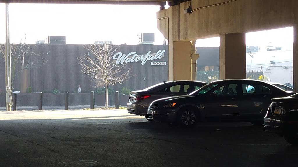 Swan Caterers | restaurant | 2015 S Water St, Philadelphia, PA 19148, USA | 2153898888 OR +1 215-389-8888