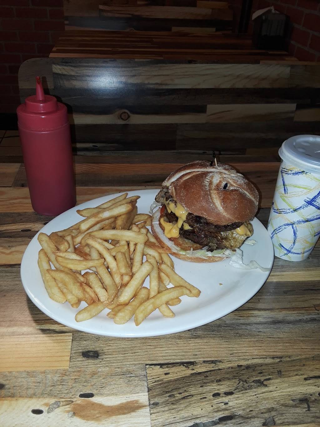 Jerrys Pizza | restaurant | 701 S Broad St, Trenton, NJ 08611, USA | 6093922944 OR +1 609-392-2944