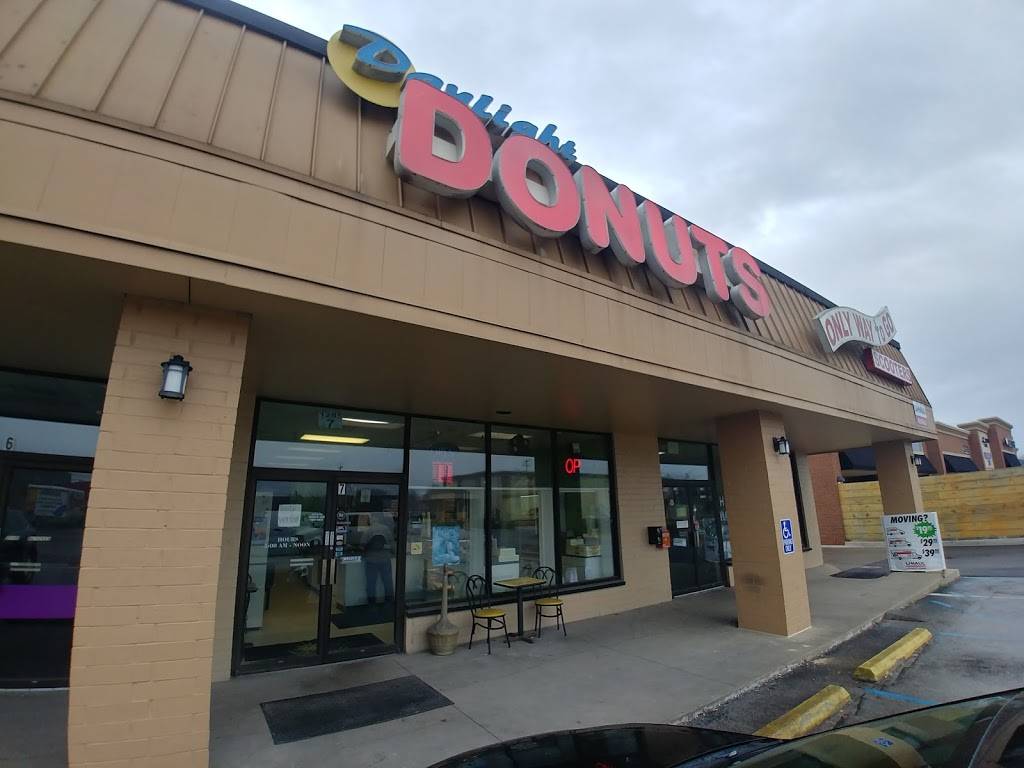Daylight Donuts | meal delivery | 1285 State Road 135 Suite 7, Box 1, Greenwood, IN 46142, USA | 3178829530 OR +1 317-882-9530