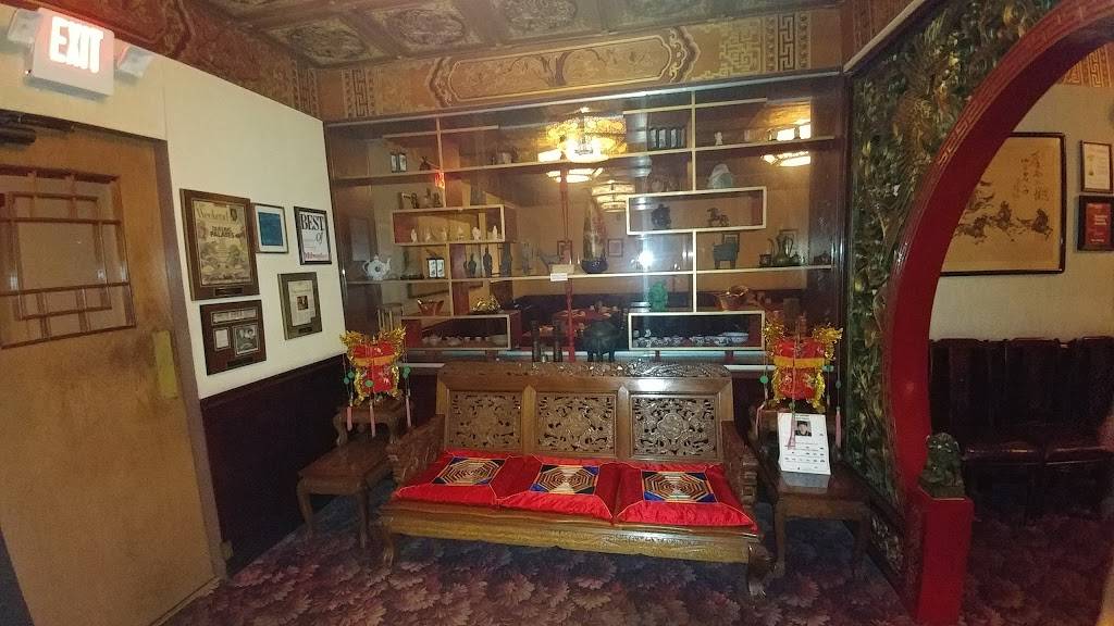 Yen Ching | restaurant | 7630 Good Hope Rd, Milwaukee, WI 53223, USA | 4143536677 OR +1 414-353-6677