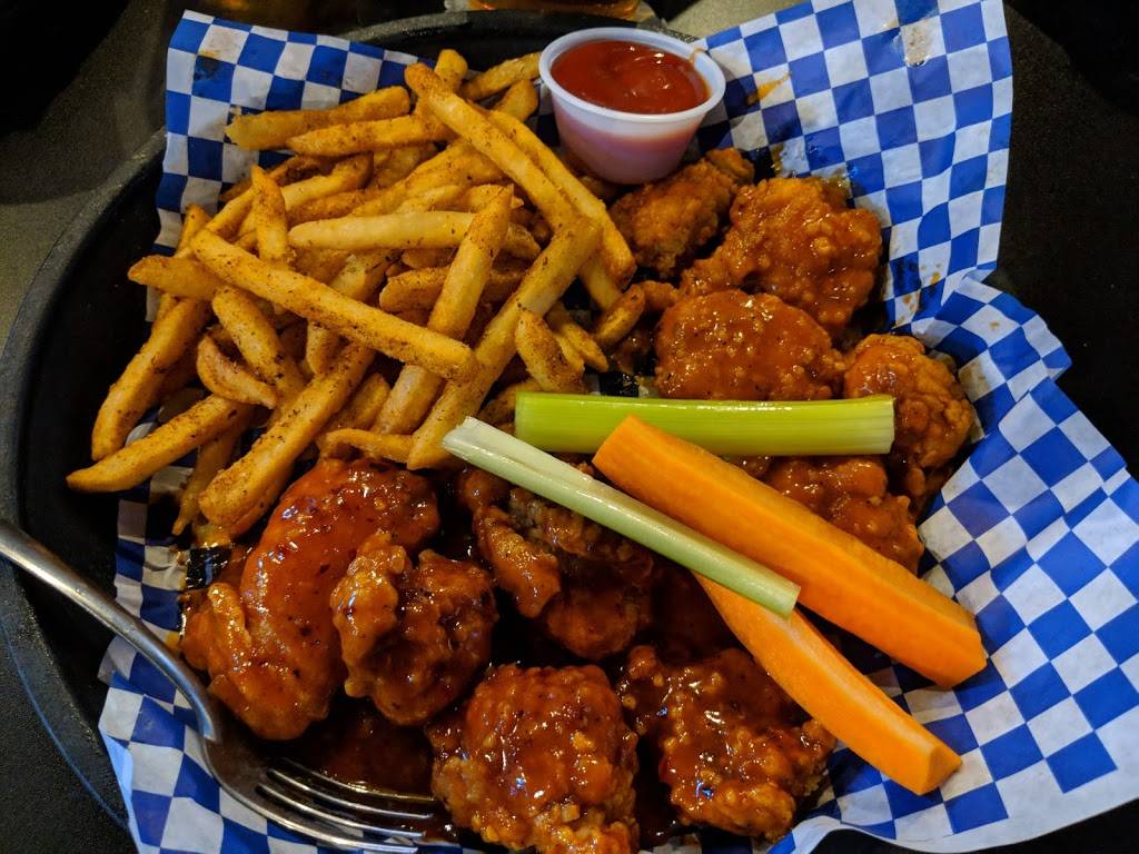 Bootys Wings Burgers and Beer | restaurant | 1300 S Watson Rd suite 109, Buckeye, AZ 85326, USA | 6233863080 OR +1 623-386-3080
