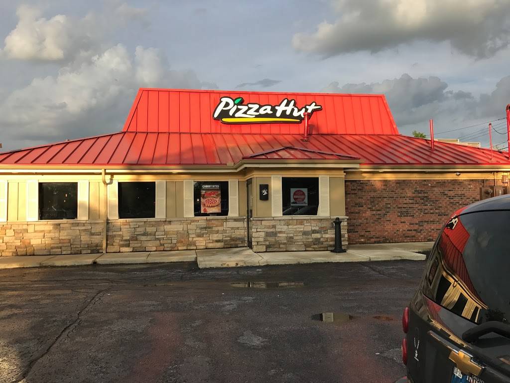 Pizza Hut | restaurant | 702 E Main St, Gas City, IN 46933, USA | 7656747774 OR +1 765-674-7774