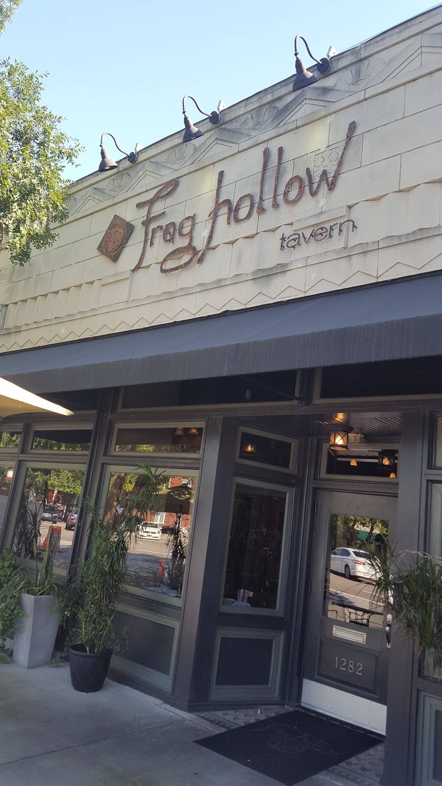Frog Hollow Tavern | restaurant | 1282 Broad St, Augusta, GA 30901, USA | 7063646906 OR +1 706-364-6906