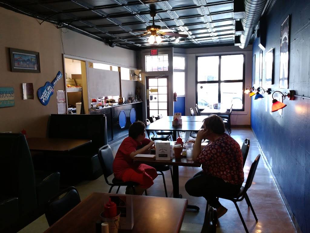 Beach House Grille | restaurant | 211 W Main St, Mayodan, NC 27027, USA | 3364273030 OR +1 336-427-3030