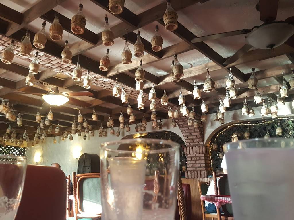 Filippis Pizza Grotto Santee | restaurant | 10767 Woodside Ave, Santee, CA 92071, USA | 6195627878 OR +1 619-562-7878