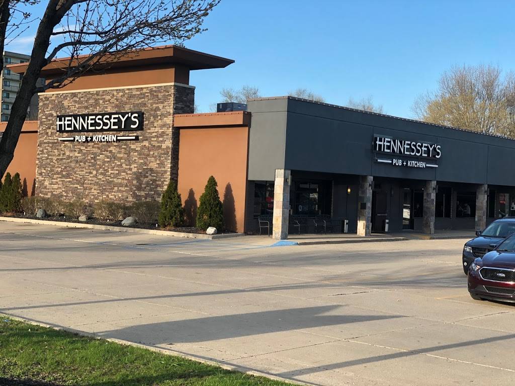 Hennesseys Pub + Kitchen | restaurant | 42012 Hayes Rd, Clinton Twp, MI 48038, USA | 5862860008 OR +1 586-286-0008