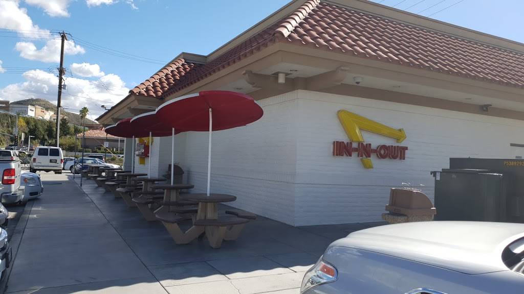 In-N-Out Burger | restaurant | 331 Railroad Canyon Rd, Lake Elsinore, CA 92532, USA | 8007861000 OR +1 800-786-1000