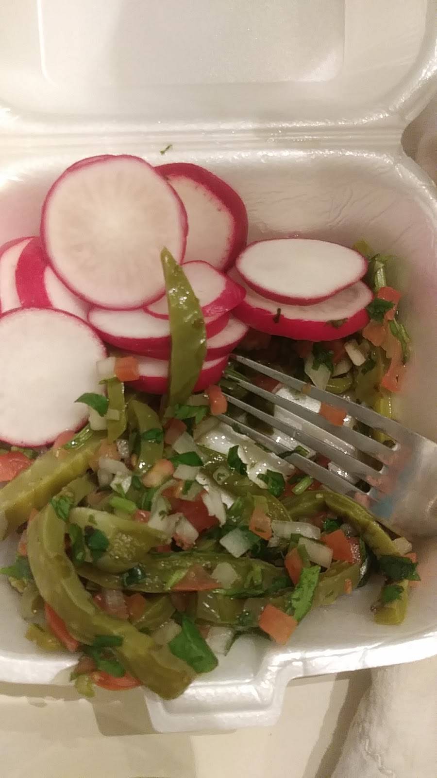 Los Compadres Mexican Restaurant | restaurant | 106 W Broad St, St Pauls, NC 28384, USA | 9108655585 OR +1 910-865-5585