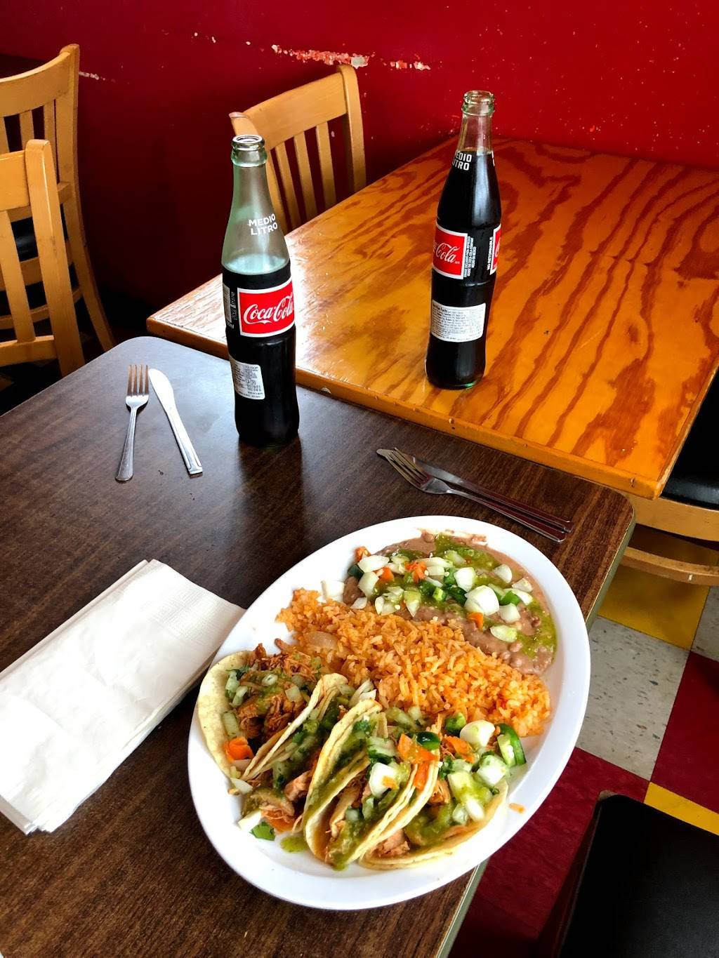 Antojitos Mexicanos Taqueria | restaurant | 11516 NE Sandy Blvd, Portland, OR 97220, USA | 5032544555 OR +1 503-254-4555