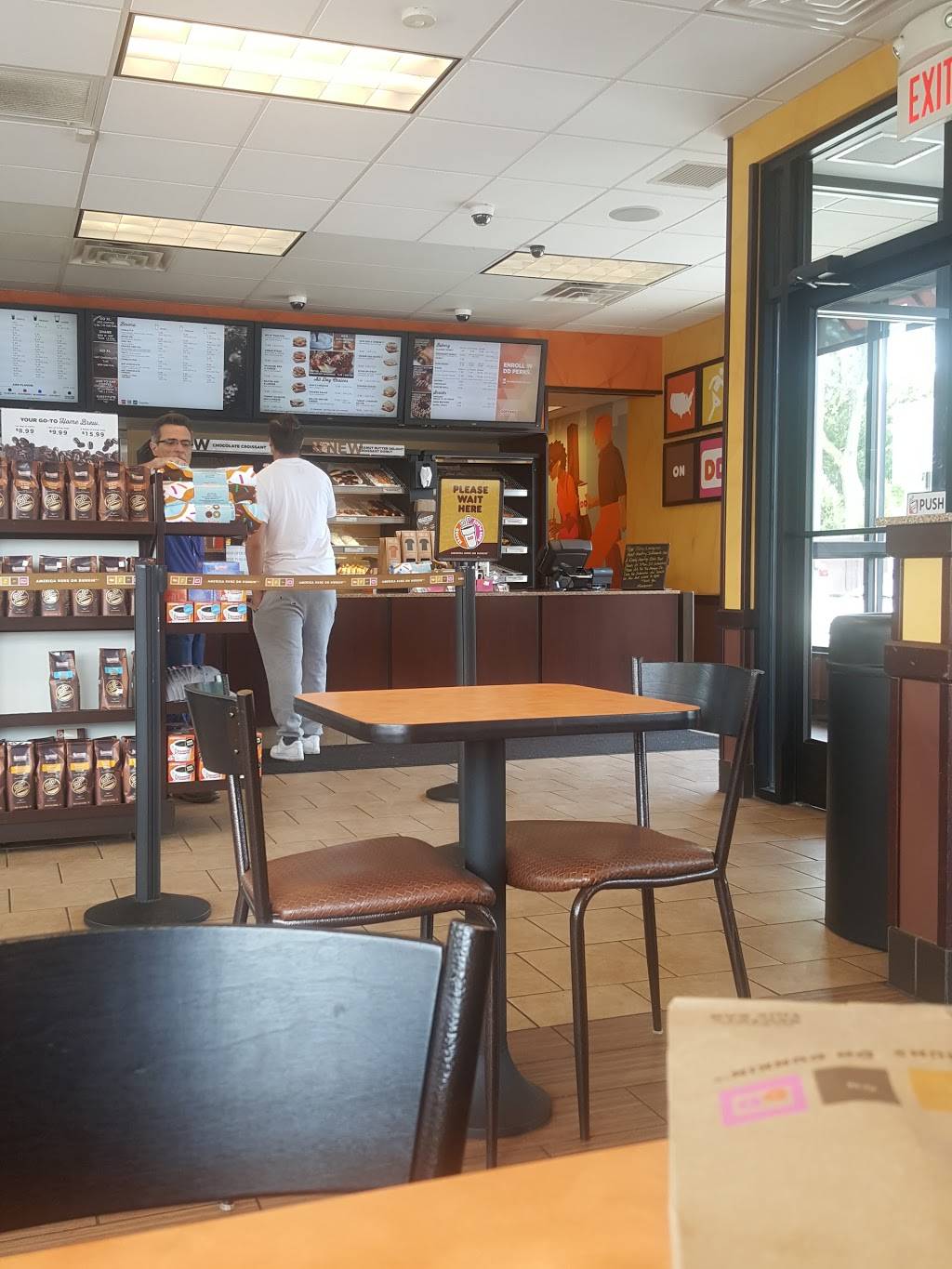 Dunkin | cafe | 4028 75th St, Kenosha, WI 53142, USA | 2626979070 OR +1 262-697-9070