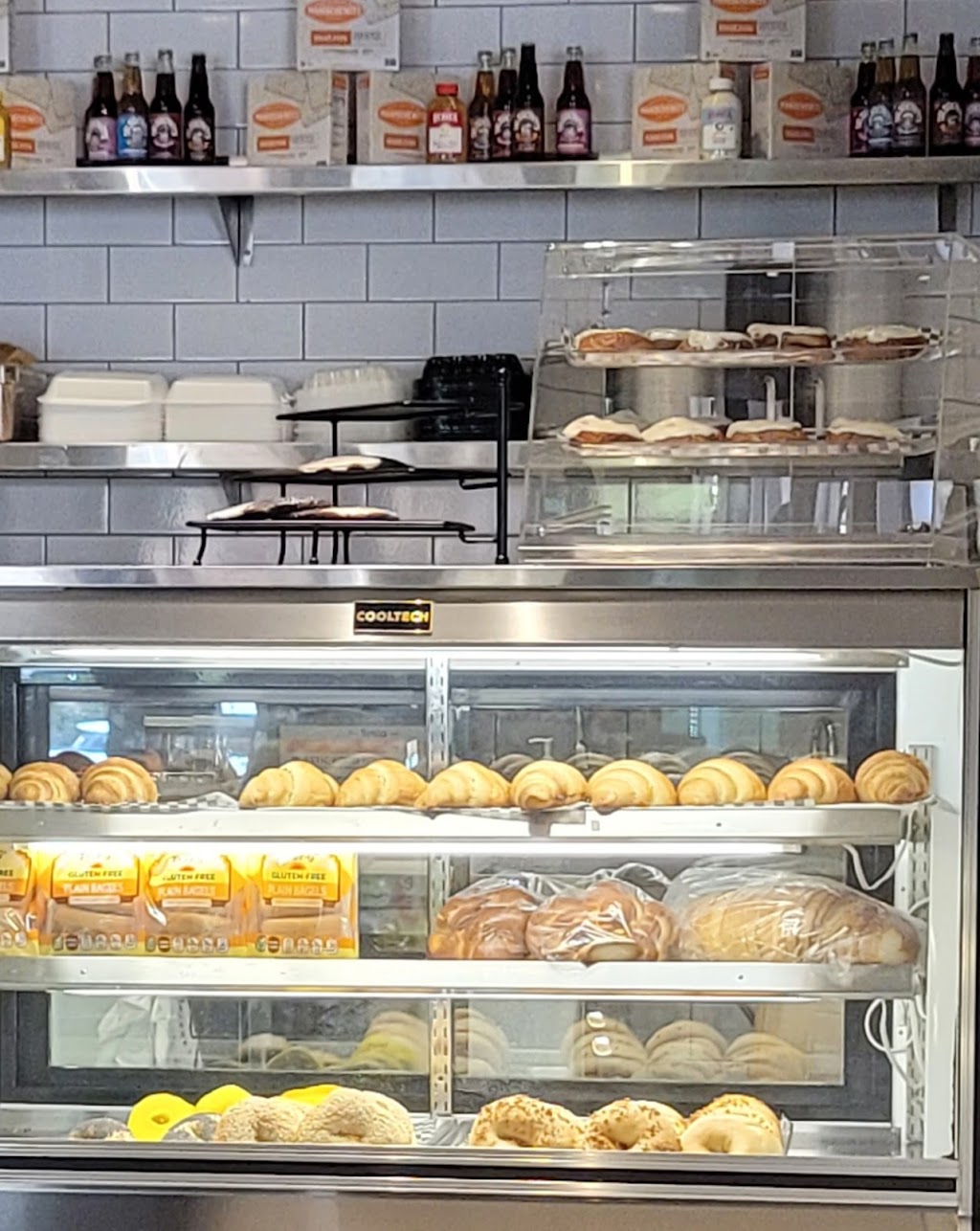 Js Deli | restaurant | 74225 CA-111, Palm Desert, CA 92260, USA | 7607975004 OR +1 760-797-5004