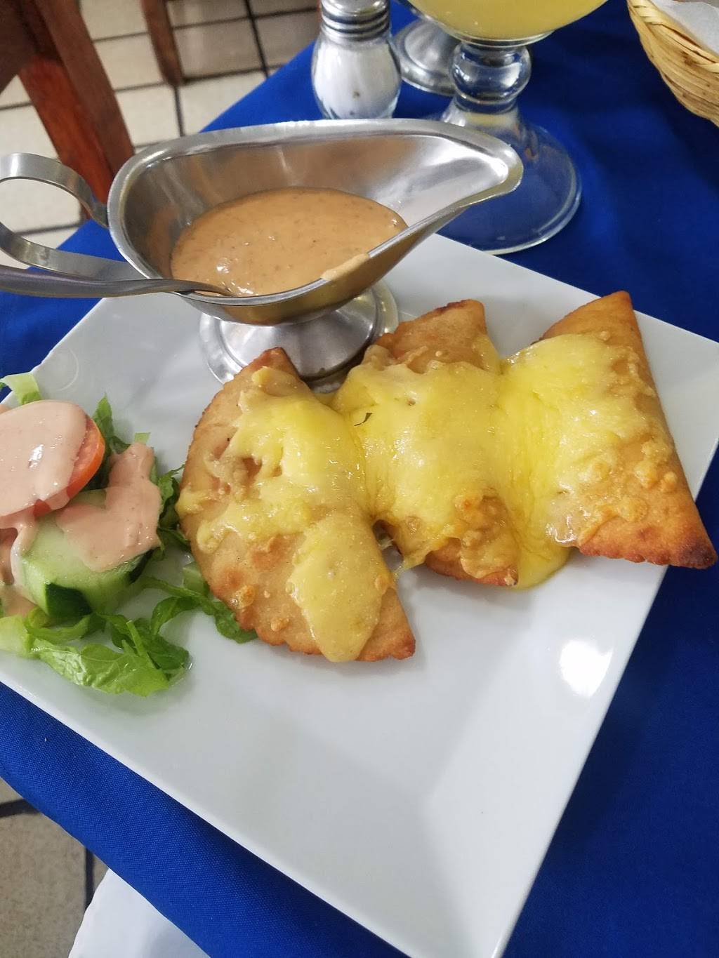 Los Robles Grill | restaurant | 14101 Hawthorne Blvd, Hawthorne, CA 90250, USA | 3106792051 OR +1 310-679-2051