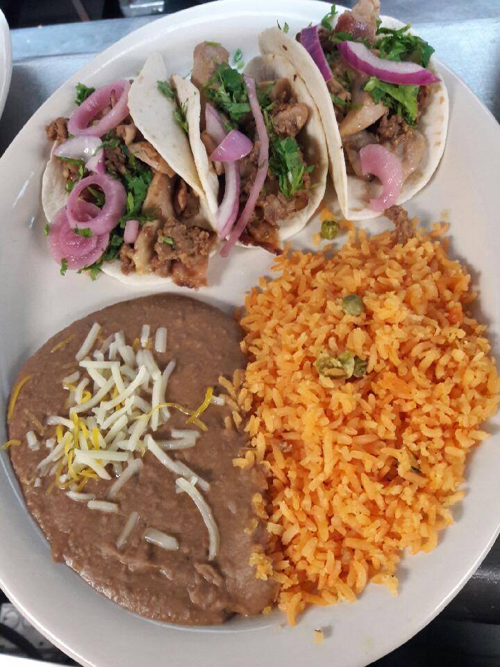 El Tenampa Mexican Grill & Cantina | restaurant | 8660 N 107th St, Milwaukee, WI 53224, USA | 4142060790 OR +1 414-206-0790