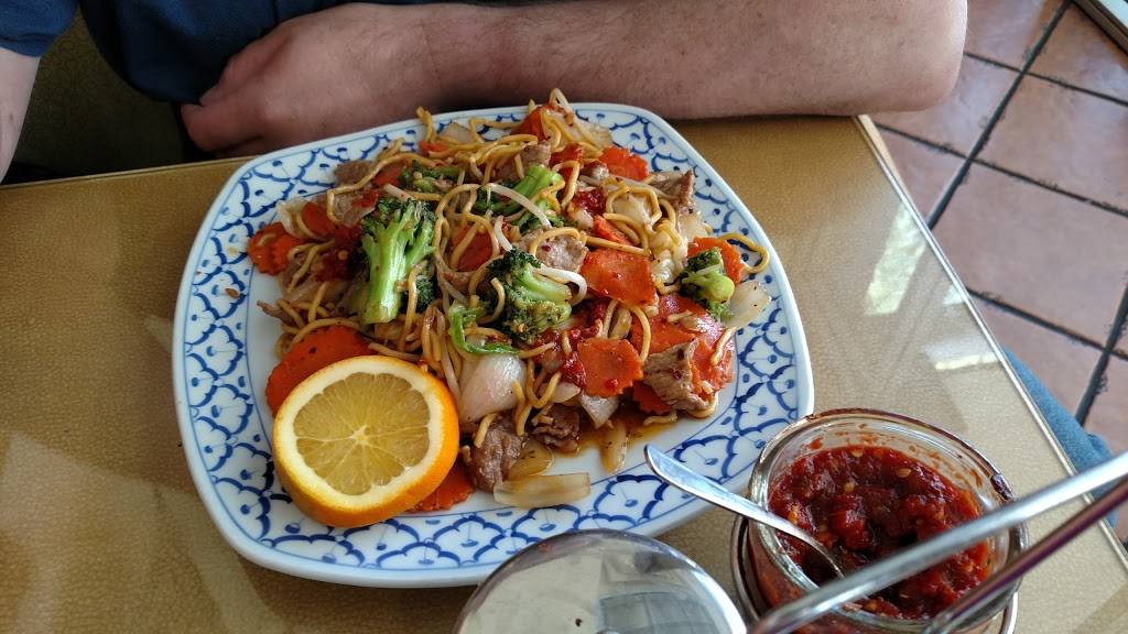 Tom Yum Thai Restaurant | restaurant | 13736 W Bell Rd, Surprise, AZ 85374, USA | 6235840449 OR +1 623-584-0449