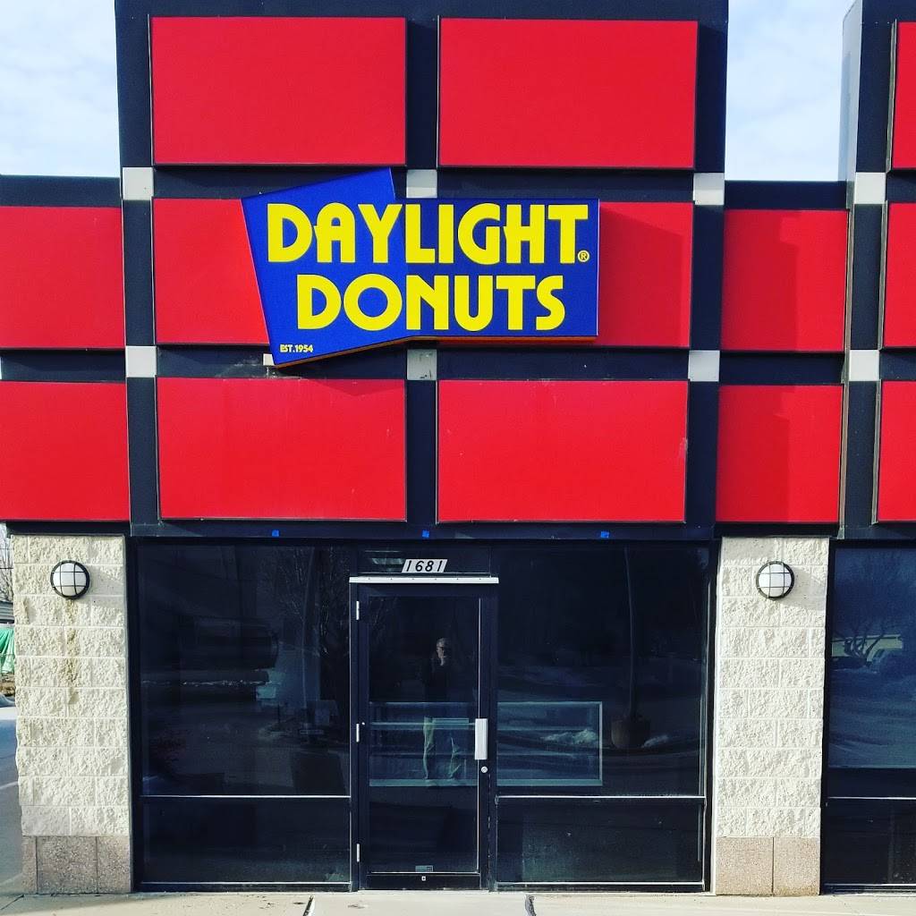 Daylight Donuts | bakery | 1681 S 1st Ave, Iowa City, IA 52240, USA | 3193381429 OR +1 319-338-1429