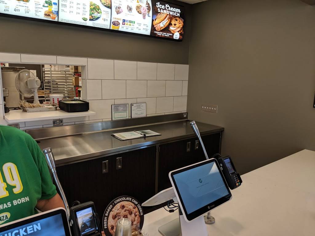 Runza Restaurant | restaurant | 8330 Northwoods Dr, Lincoln, NE 68505, USA | 4024886808 OR +1 402-488-6808