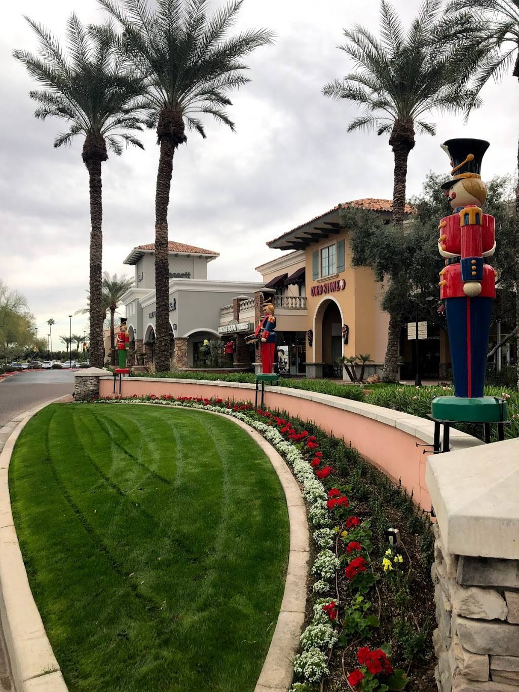 The Shoppes at Casa Paloma | shopping mall | 7131 W Ray Rd, Chandler, AZ 85226, USA | 4154488553 OR +1 415-448-8553