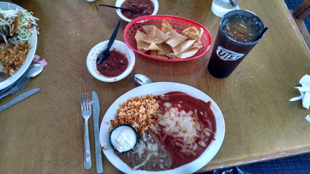 Riviera Restaurant | restaurant | 5218 Doniphan Dr, El Paso, TX 79932, USA | 9155841542 OR +1 915-584-1542