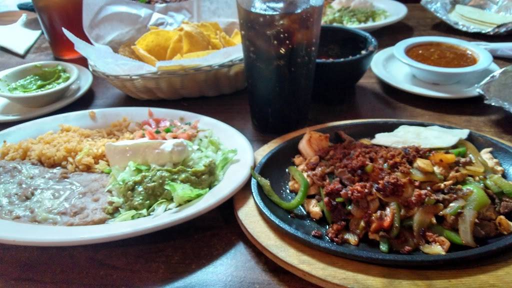 Los Primos - Mexican Restaurant | restaurant | 820 E Lake Ave, Celina, TN 38551, USA | 9312434670 OR +1 931-243-4670