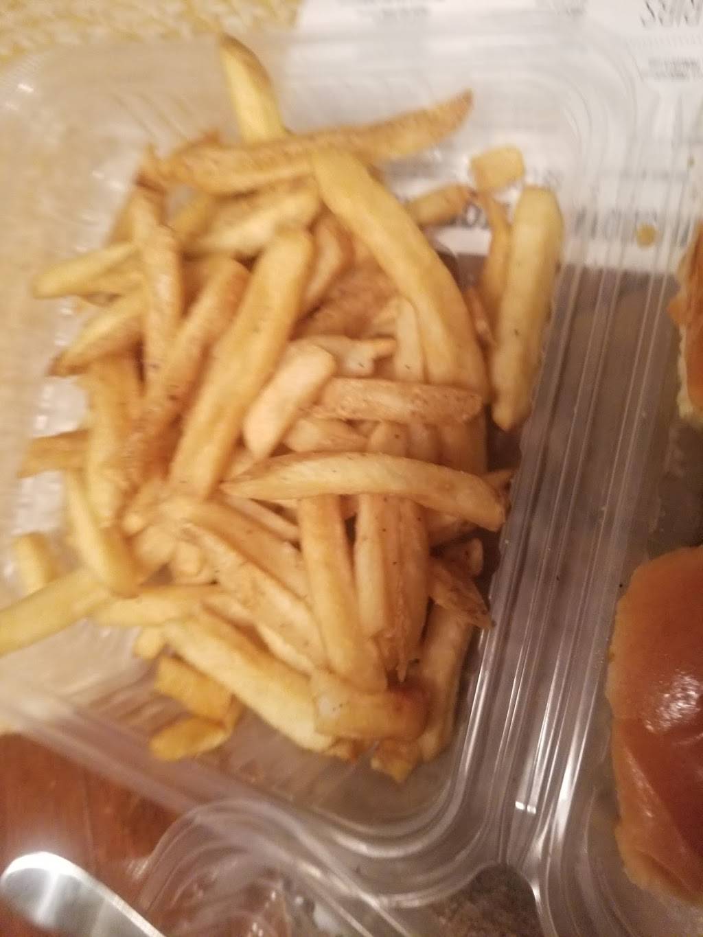 Chilis Grill & Bar | restaurant | 4750 Edgmont Ave, Brookhaven, PA 19015, USA | 4844803442 OR +1 484-480-3442