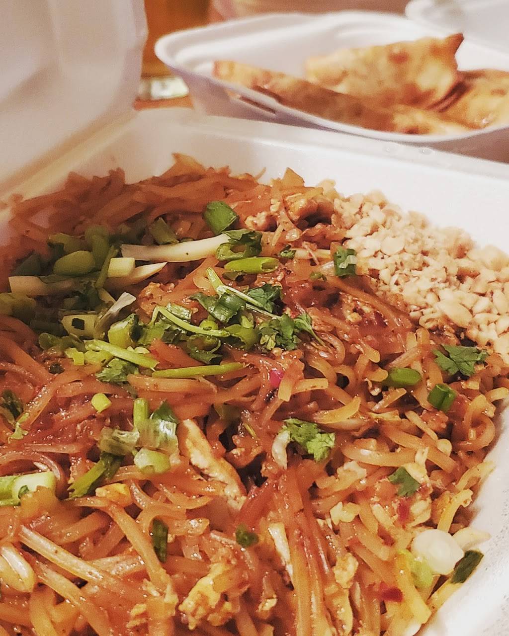 Chims Thai Kitchen on Broadway | restaurant | 904 E Broadway, Columbia, MO 65201, USA | 5737773082 OR +1 573-777-3082