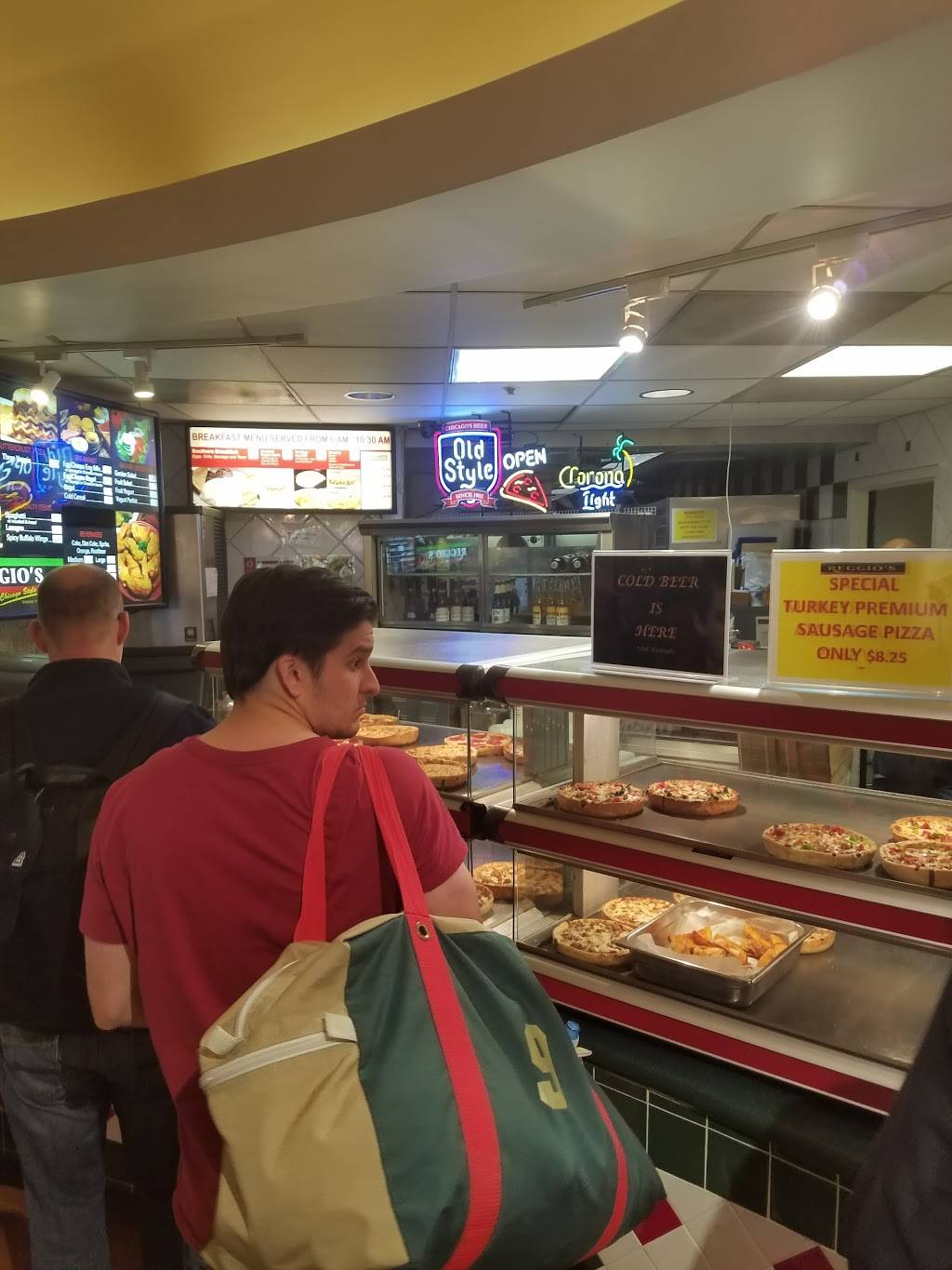Reggios Chicago Style Pizza and Hot Dogs | restaurant | Terminal 1, 10000 Bessie Coleman Dr, Chicago, IL 60666, USA | 7736866180 OR +1 773-686-6180