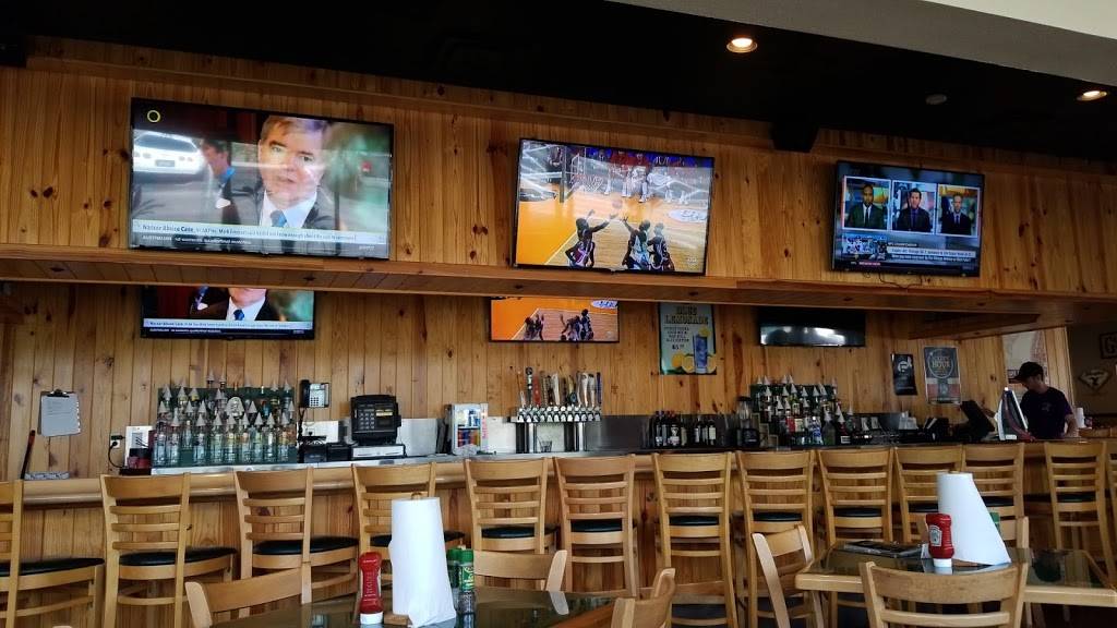 Gators Dockside | restaurant | 13701 S John Young Pkwy, Orlando, FL 32837, USA | 4079851790 OR +1 407-985-1790