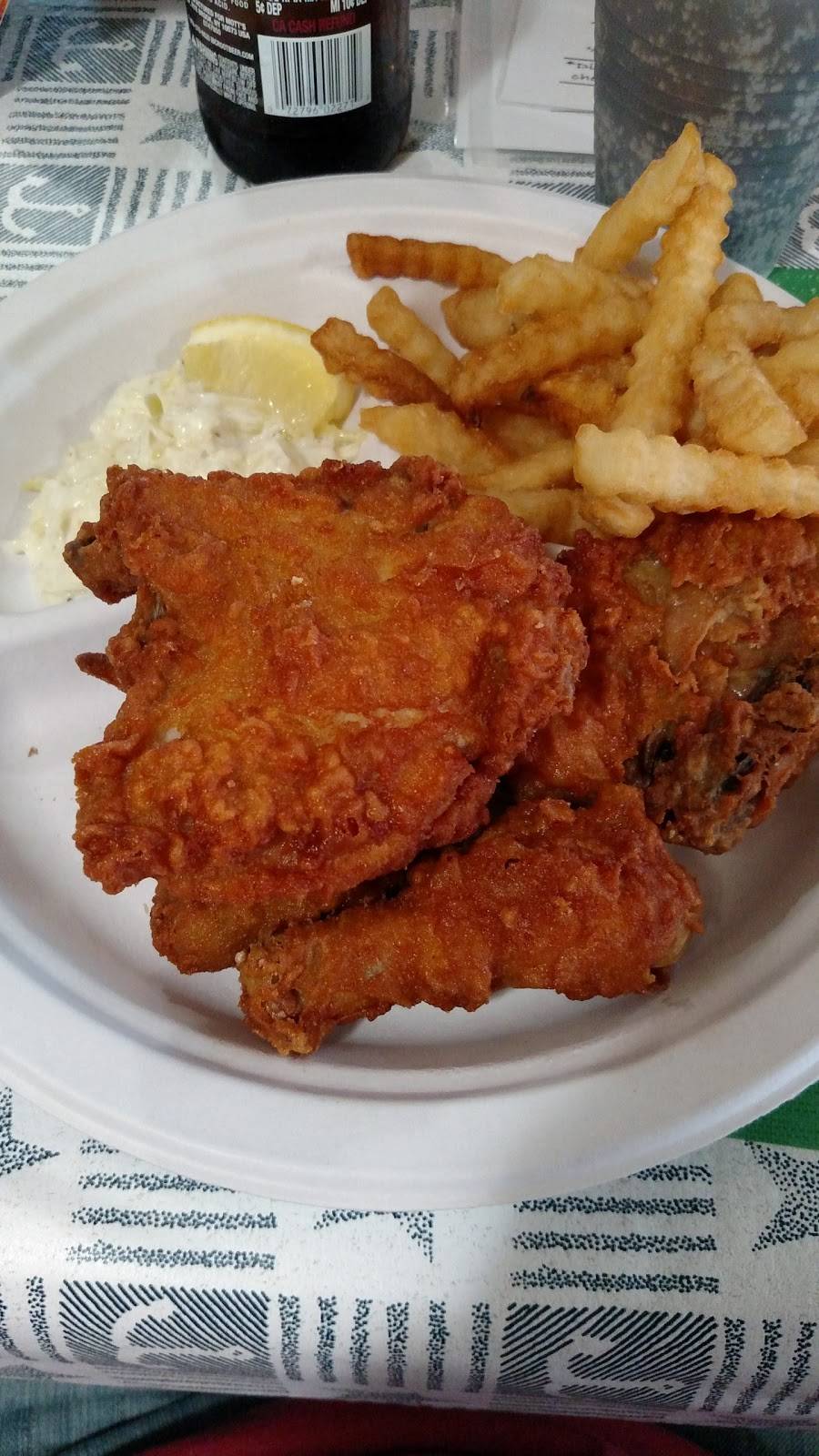 South Side Ice Yacht Club | restaurant | 1842 S Main St, Oshkosh, WI 54902, USA | 9202354470 OR +1 920-235-4470