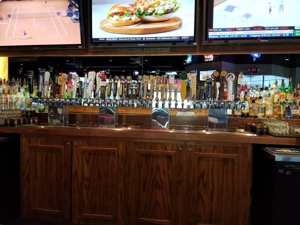 Hickory Tavern | restaurant | 13545 Steelecroft Pkwy #150, Charlotte, NC 28278, USA | 7044947360 OR +1 704-494-7360