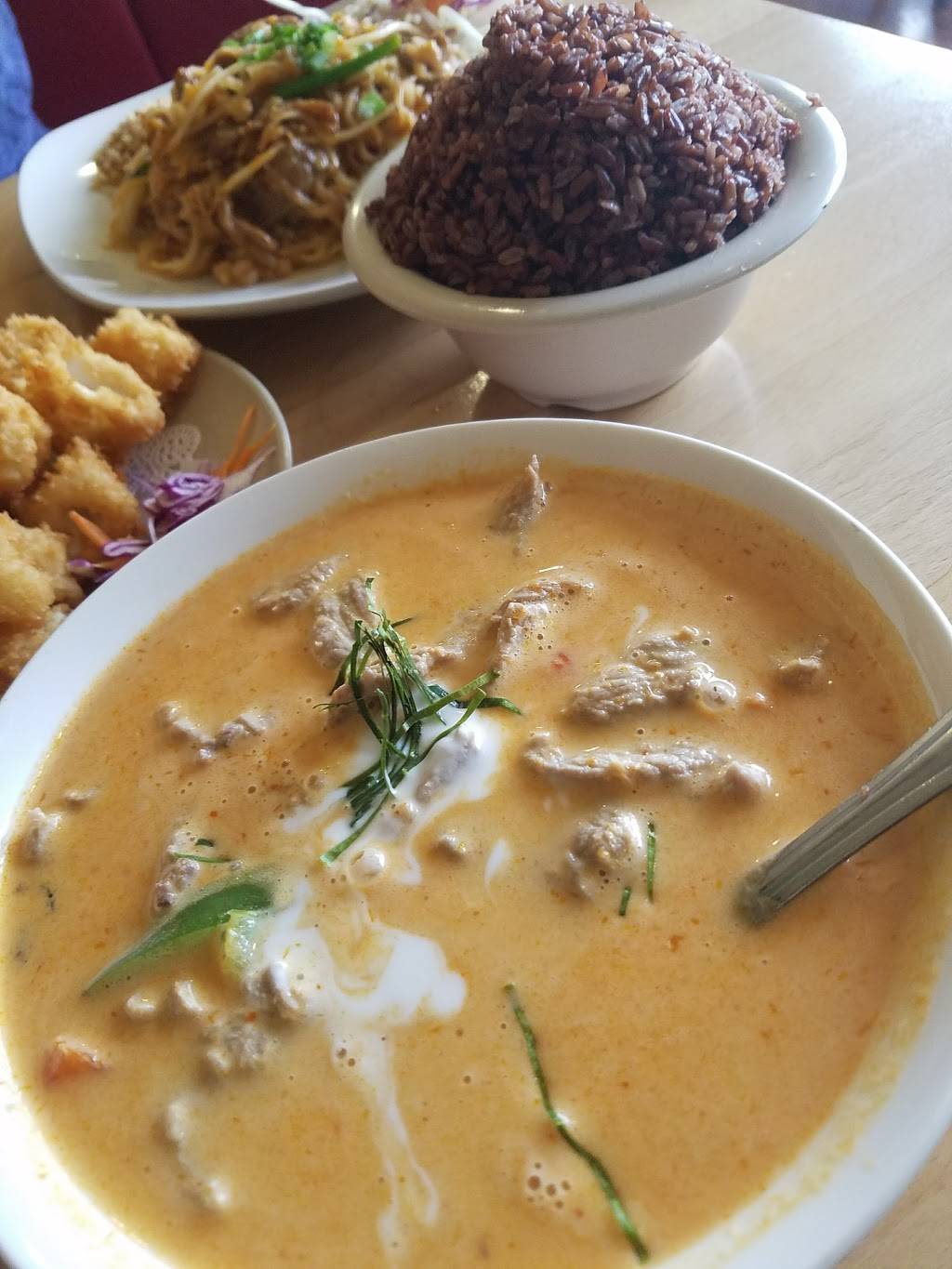 Thai Recipe Restaurant | restaurant | 2609 S McClellan St, Seattle, WA 98144, USA | 2067236165 OR +1 206-723-6165