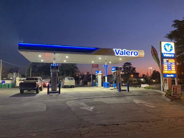 Jacks Gas | meal takeaway | 6012 S Elm Ave, Fresno, CA 93706, USA | 5593751808 OR +1 559-375-1808