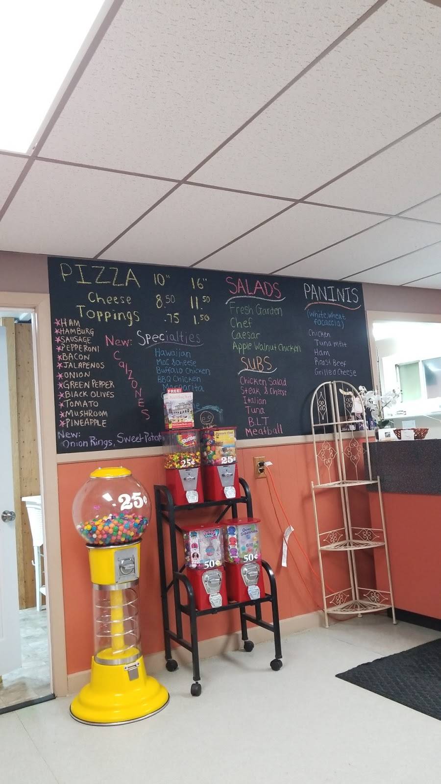 Hometown Pizza & Grill | restaurant | 343-363 Main St, Corinth, ME 04427, USA | 2072853400 OR +1 207-285-3400