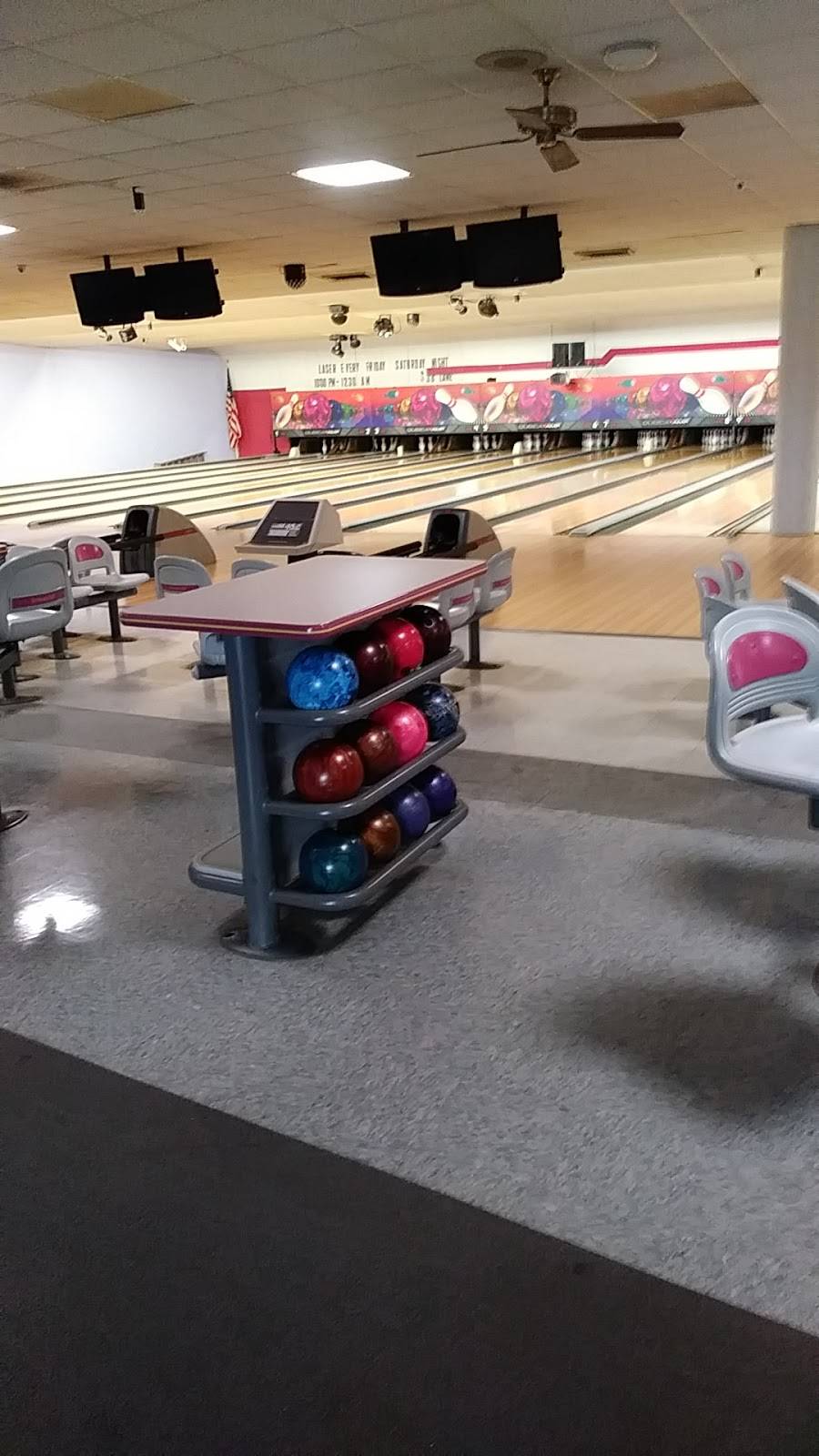 Nellie Fox Bowl & Sport Shop | restaurant | 3587 Molly Pitcher Hwy, Chambersburg, PA 17202, USA | 7173752222 OR +1 717-375-2222