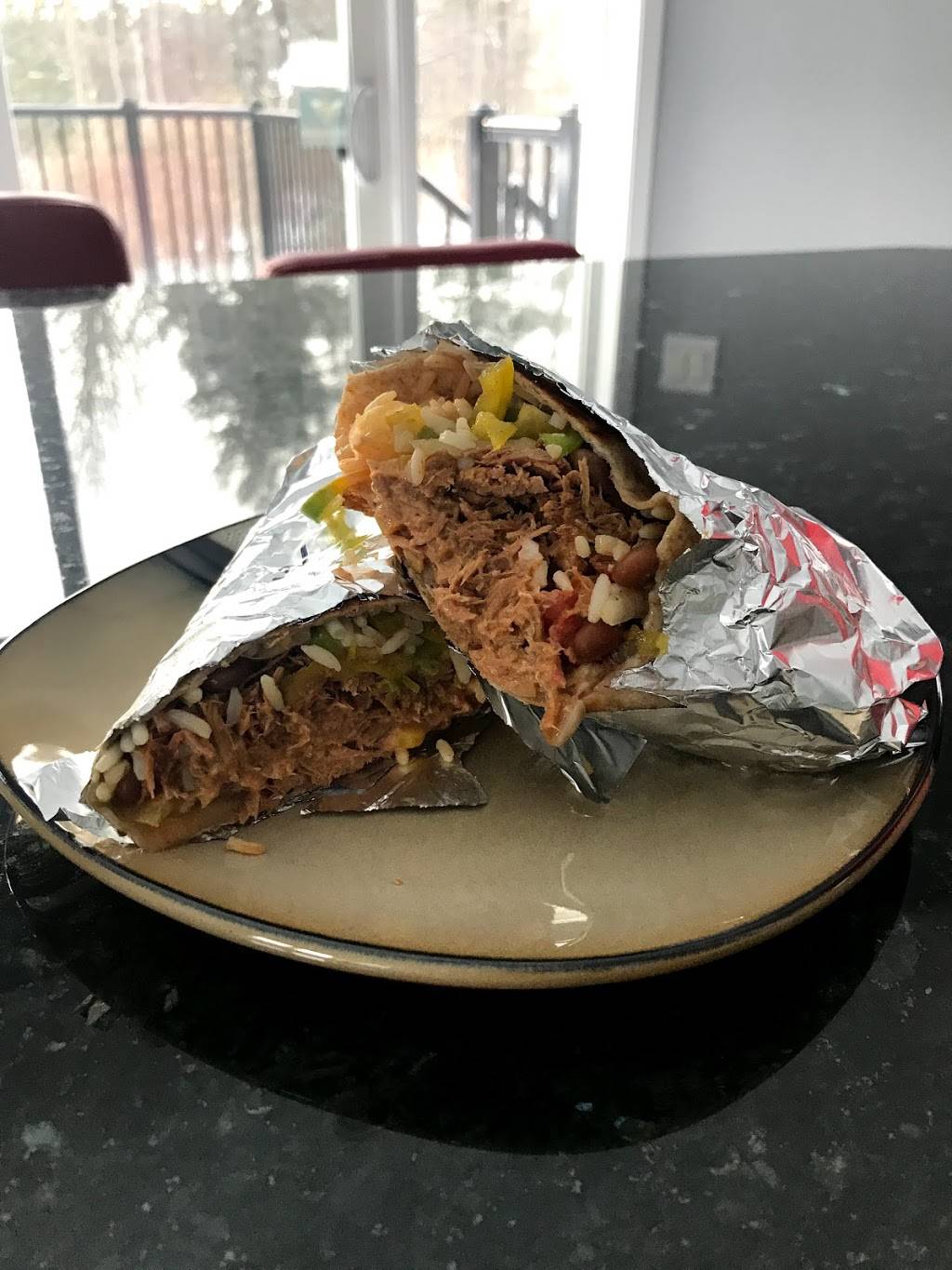 Burrito gringo Bank @ Hunt Club | restaurant | 2430 Bank St #10, Ottawa, ON K1V 0T7, Canada | 6132477777 OR +1 613-247-7777