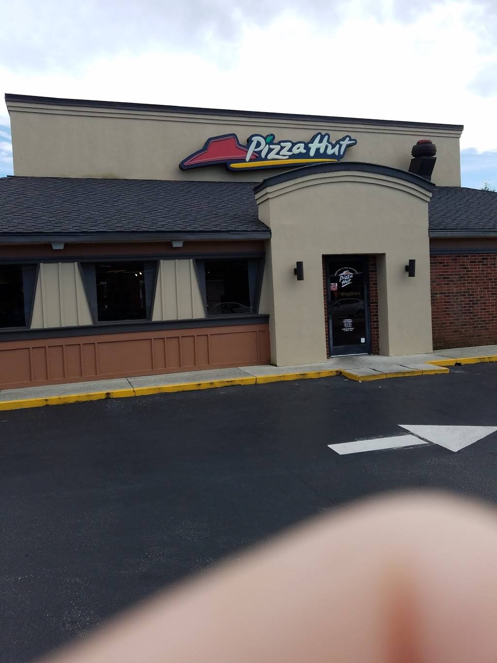 Pizza Hut | meal takeaway | 2402 S 17th St, Wilmington, NC 28403, USA | 9103920180 OR +1 910-392-0180