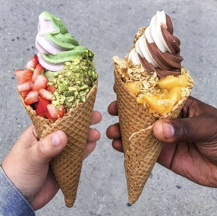 Yoga-urt | restaurant | 2211 Sunset Blvd, Los Angeles, CA 90026, USA | 2133185500 OR +1 213-318-5500