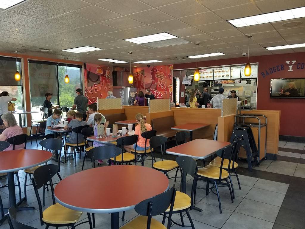 Jack in the Box | restaurant | 40070 CA-49, Oakhurst, CA 93644, USA | 5596586061 OR +1 559-658-6061