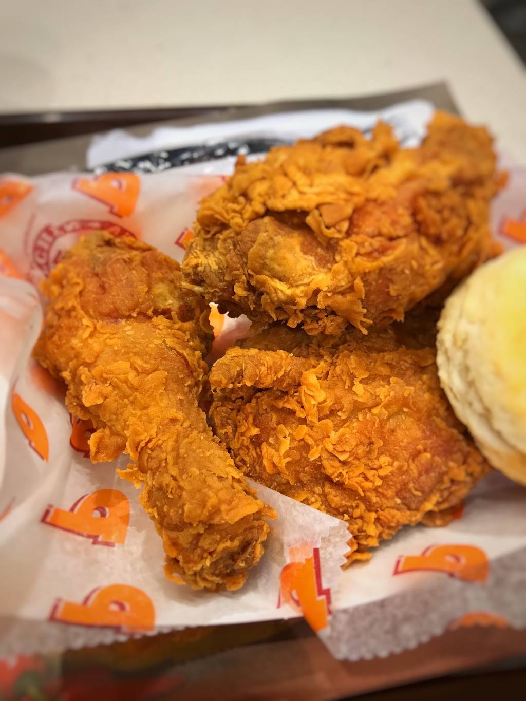 Popeyes | restaurant | 1275 Barton St E, Hamilton, ON L8H 2V4, Canada | 9055496969 OR +1 905-549-6969