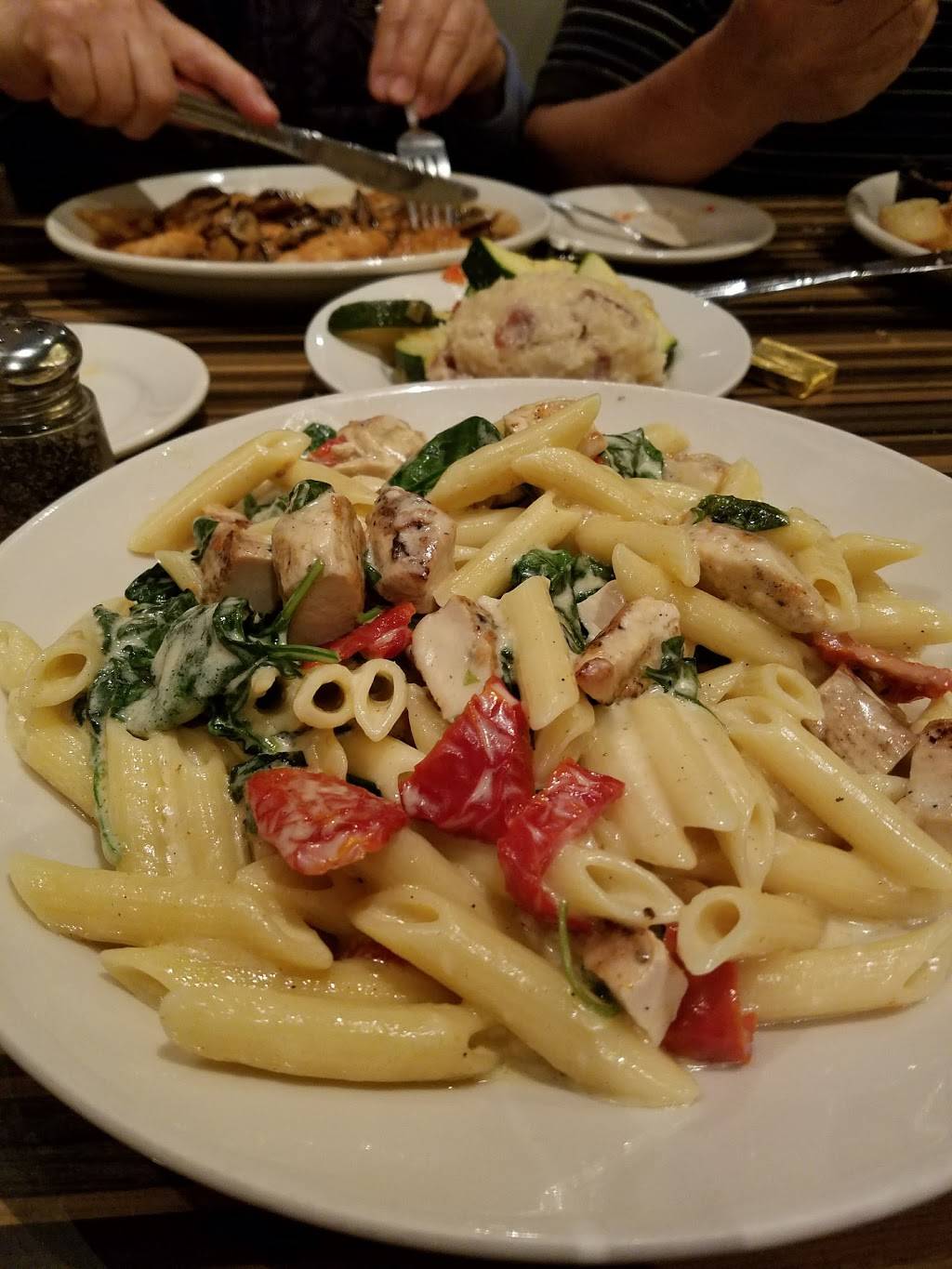 Gallos Seafood | restaurant | 8101 Roosevelt Blvd, Philadelphia, PA 19152, USA | 2153330484 OR +1 215-333-0484