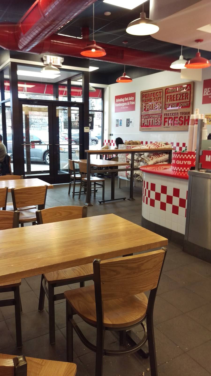 Five Guys | meal takeaway | 2026 Ford Pkwy, St Paul, MN 55116, USA | 6515286078 OR +1 651-528-6078