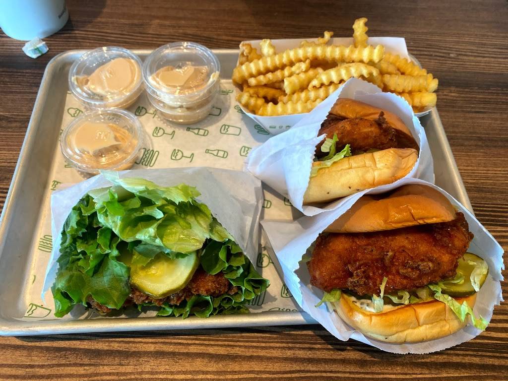 Shake Shack | restaurant | & Crossing, 5200 W 119th St, Leawood, KS 66209, USA | 9133201229 OR +1 913-320-1229