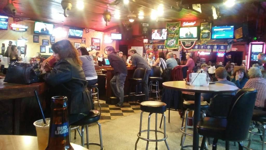 Johnnys Tavern | restaurant | 39 Main St, East New Market, MD 21631, USA | 4109433624 OR +1 410-943-3624