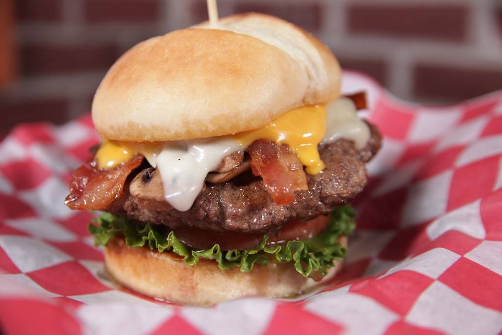 Baraboo Burger Company | restaurant | 116 4th Ave, Baraboo, WI 53913, USA | 6083550977 OR +1 608-355-0977
